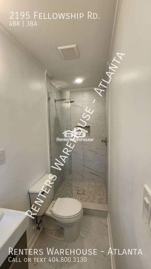 Building Photo - Experience the Perfect Blend of Comfort, S...