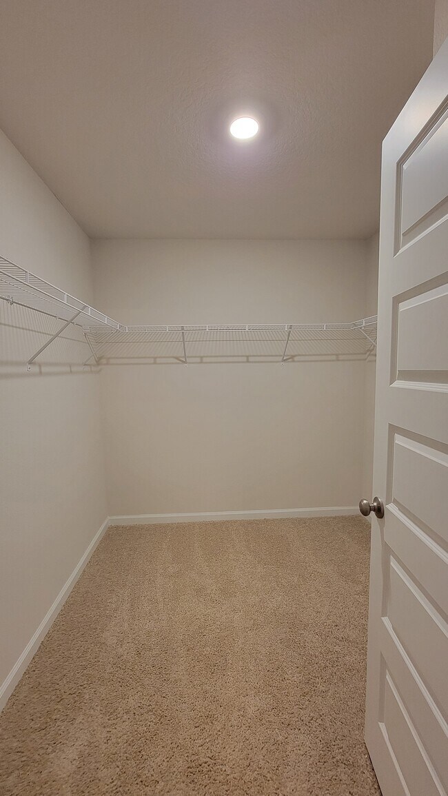 Master closet - 5402 Peach Dr