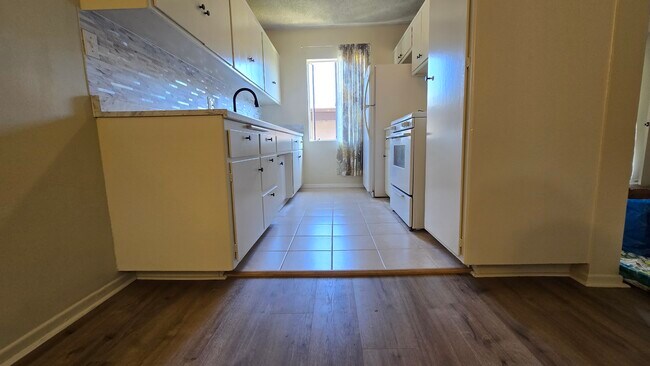 Building Photo - 526 S St Andrews Pl