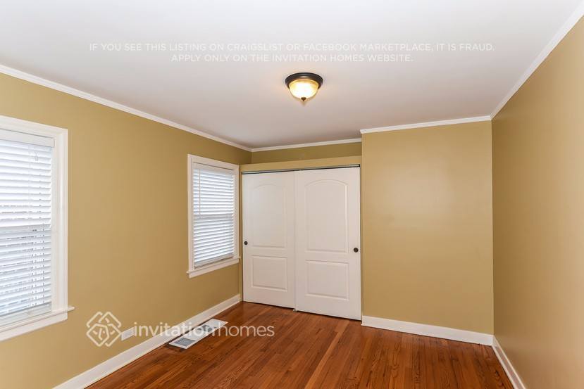 Building Photo - 9625 S Maplewood Ave