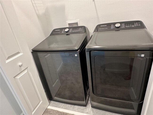 Building Photo - 8956 Swing Ln