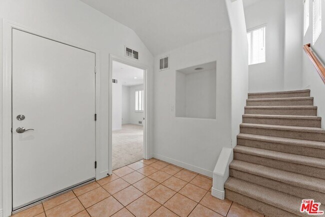 Building Photo - 5738 S Celedon Creek