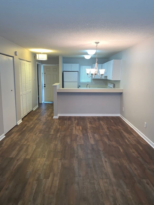 Building Photo - 1712 Eagles Pl