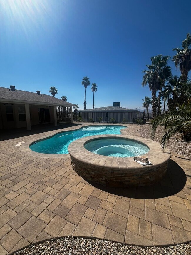 Building Photo - 3 Bedroom - 2 Bath - POOL HOME