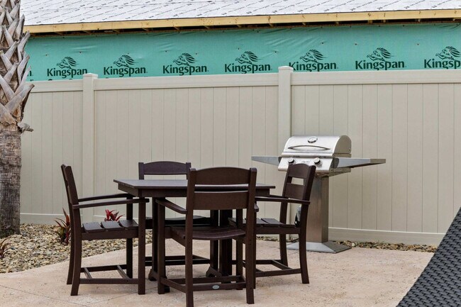 Building Photo - 587A Sunnyside Ave