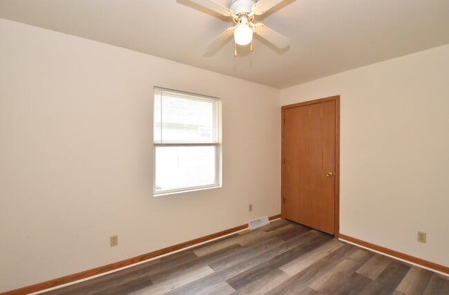 Building Photo - 3042 Hamlin Ave