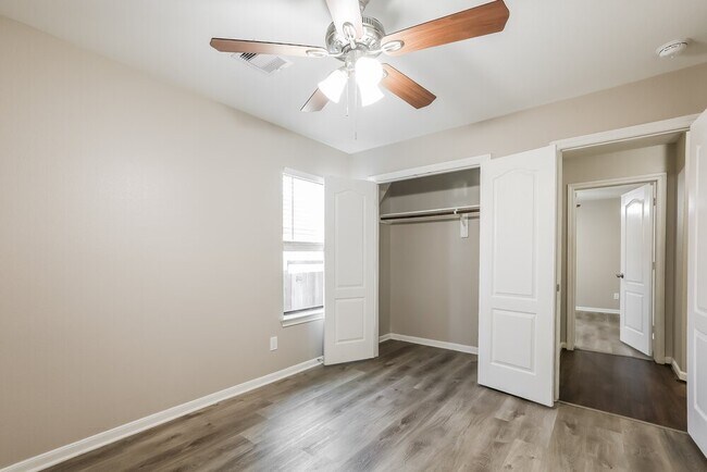 Building Photo - 19207 Silver Dapple