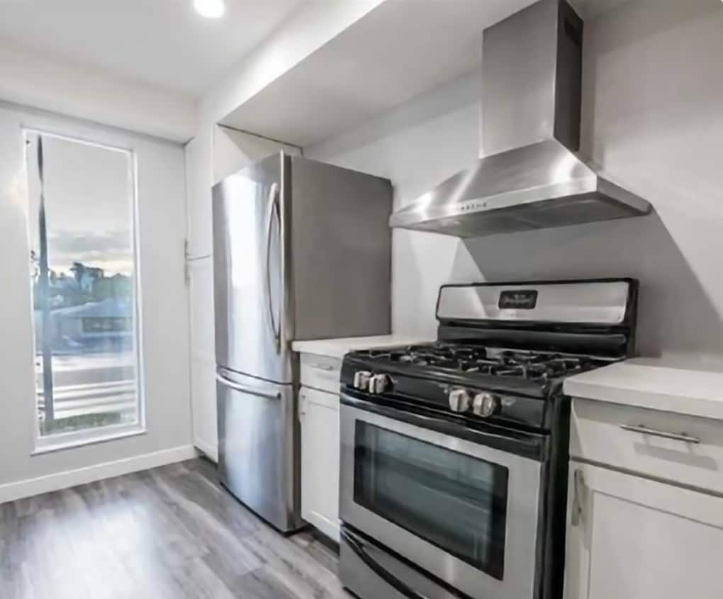 Building Photo - 3152 S Eastern Ave