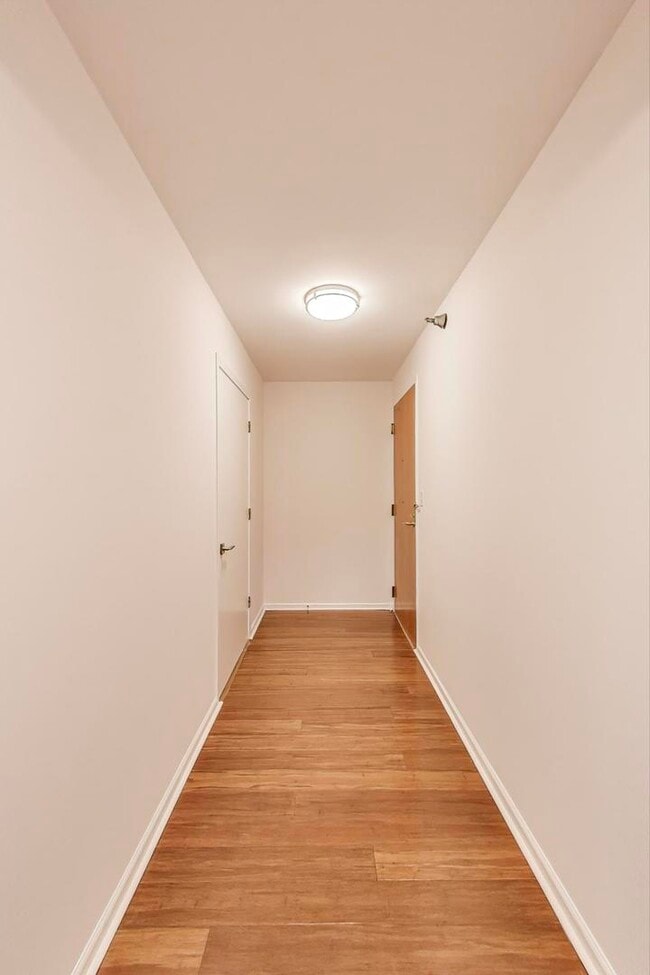 Building Photo - 345 N La Salle Dr