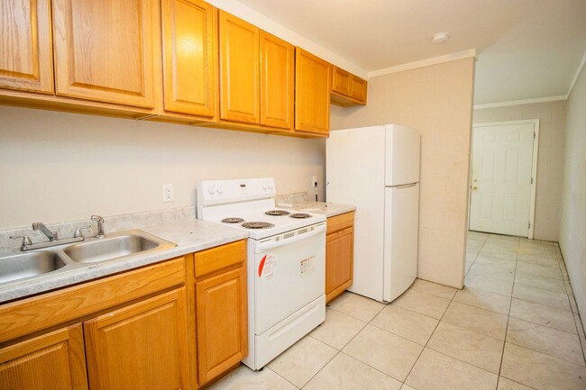 Building Photo - 2 Bedroom, 1 Bath in The Lyon St. Neighborhood -