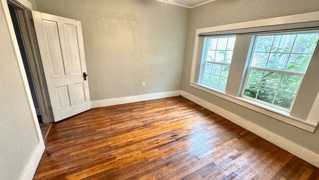 Building Photo - Charming 3-Bed, 2-Bath Home with Bonus Storage!