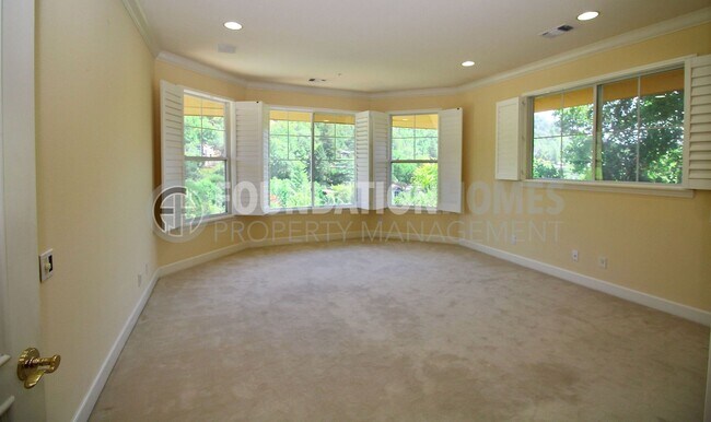 Building Photo - Architecturally Stunning Custom Estate wit...