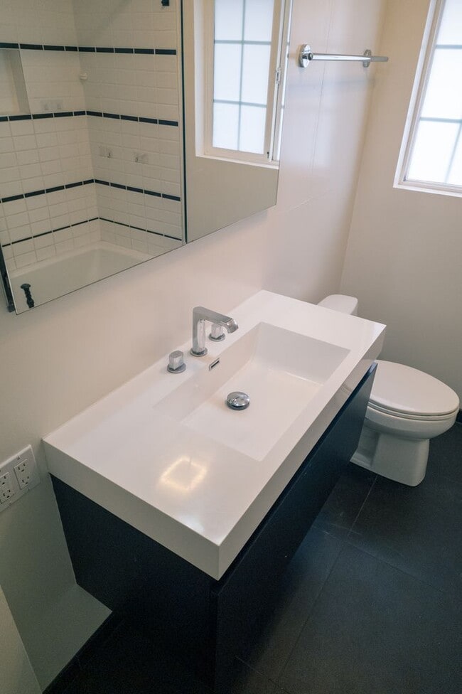 Building Photo - Menlo Park 3BR Home Near Meta, Dumbarton Bridge & Stanford – Large Yard + W/D