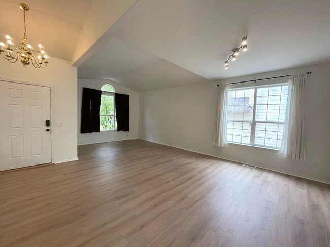 Building Photo - Fantastic Bethany Home with Attached Garag...