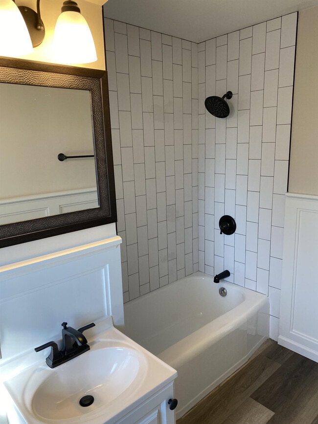 Building Photo - 9421 W North Ave