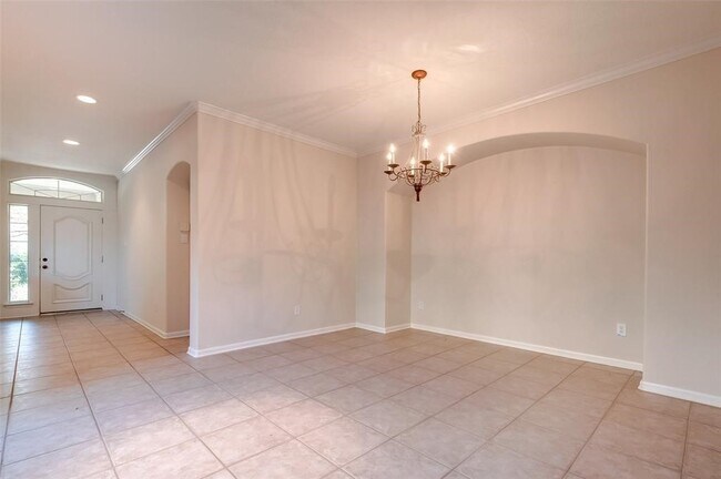 Building Photo - 34 N Longsford Cir