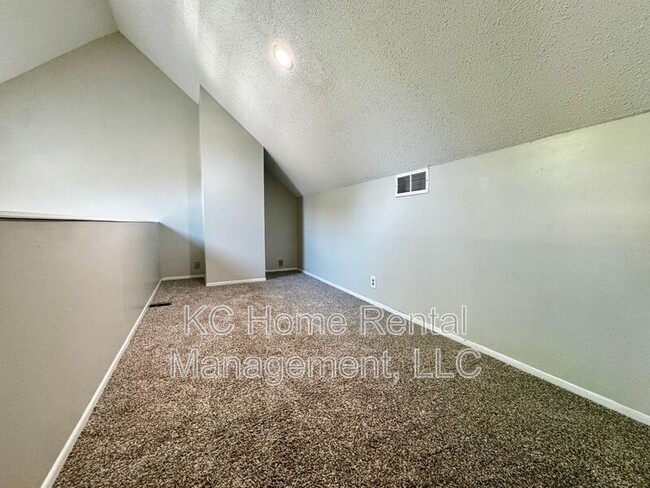 Building Photo - 8592 Perry Ln