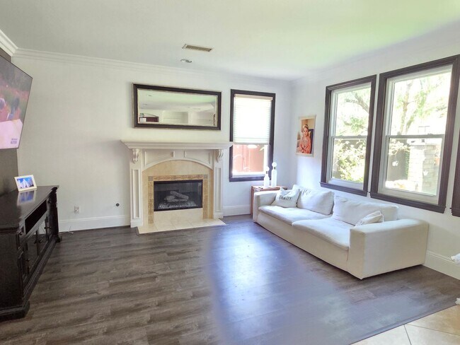 Building Photo - Large 4 Bedroom Home in Rolling Hills Ranch!