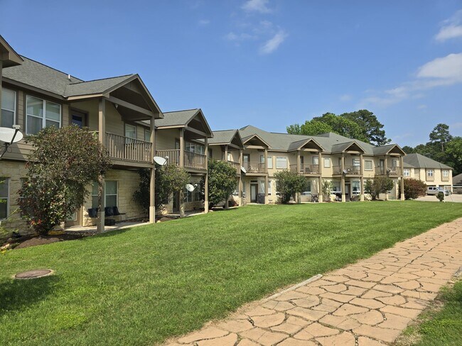 Building Photo - 16020 Fountainview Dr