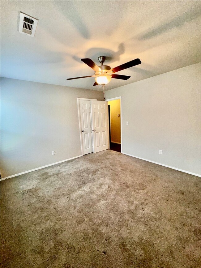 Building Photo - 1334 S Kingfisher Ln