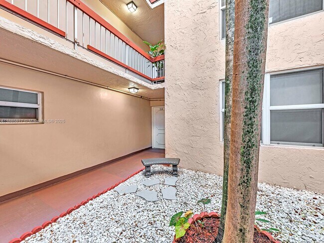 Building Photo - 9451 Evergreen Pl