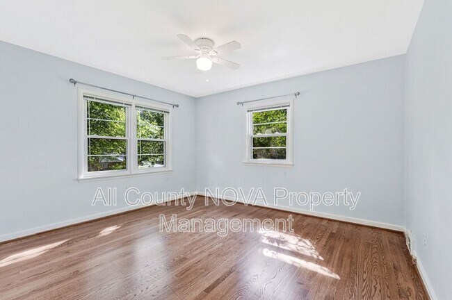 Building Photo - 3160 Ravenwood Dr