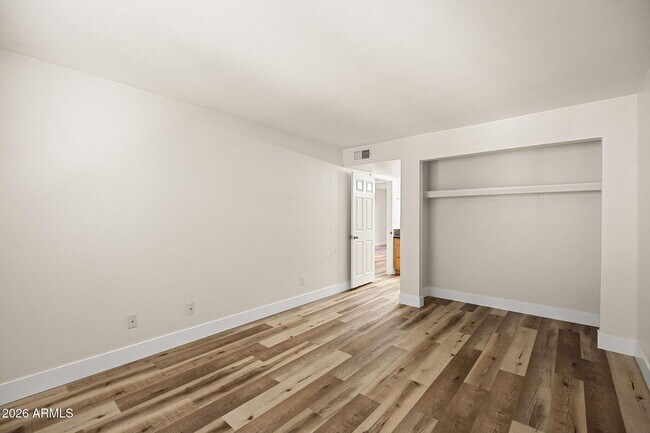 Building Photo - 740 W Elm St