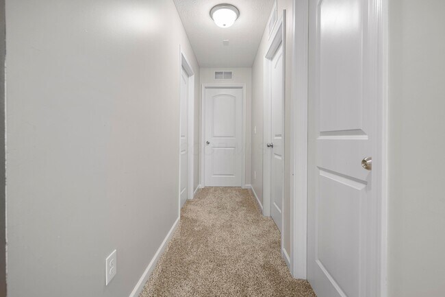 Building Photo - 6722 Rocky Ridge Dr