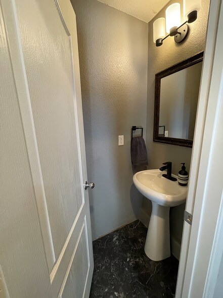 Building Photo - 329 Fountain Crossing Ln