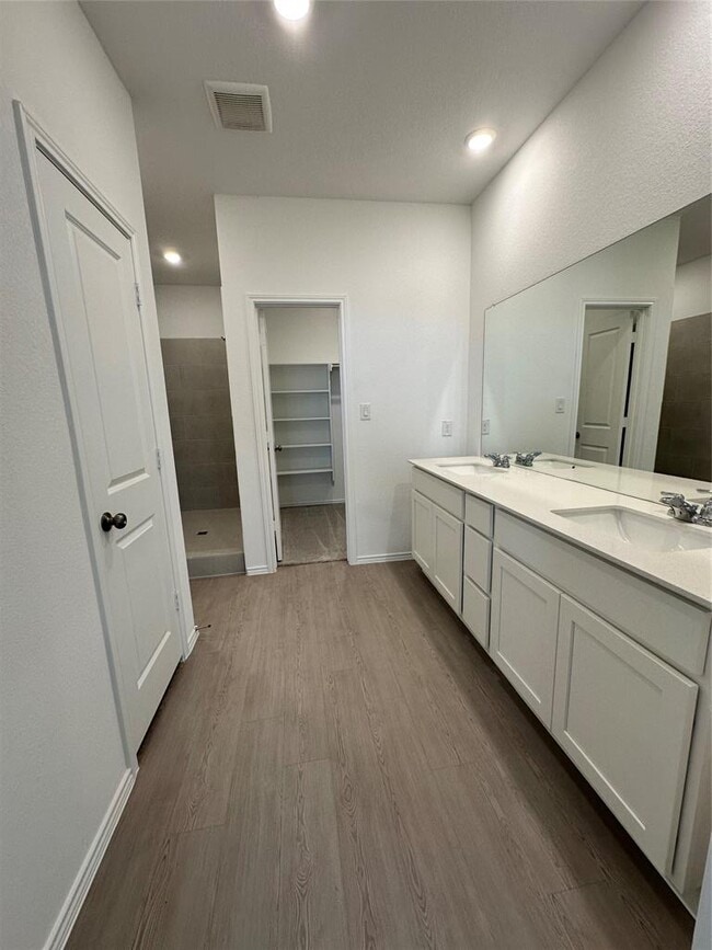 Building Photo - 281 Seven Seas Dr