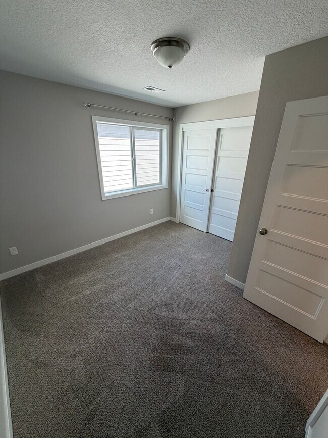 Building Photo - Newer Home in the Newberg Riverfront Development
