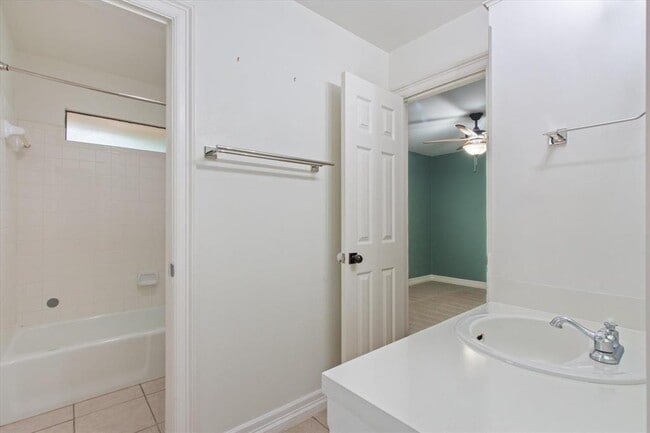 Building Photo - 109 White Sands Dr