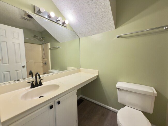 Building Photo - 4585 Village Park Dr E