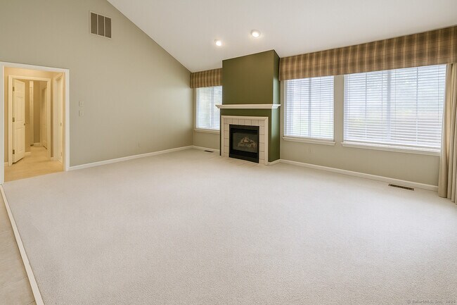Building Photo - 28 Edgewood Ct
