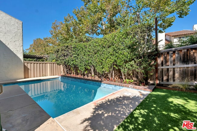 Building Photo - 603 Racquet Club Ln