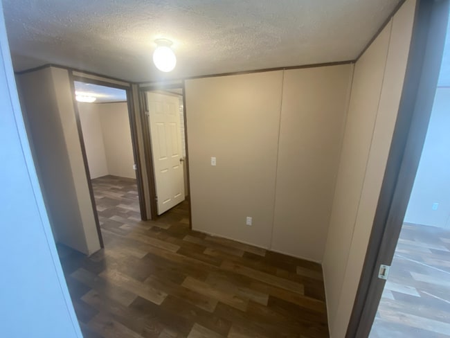 Building Photo - 604 Alexander Rd