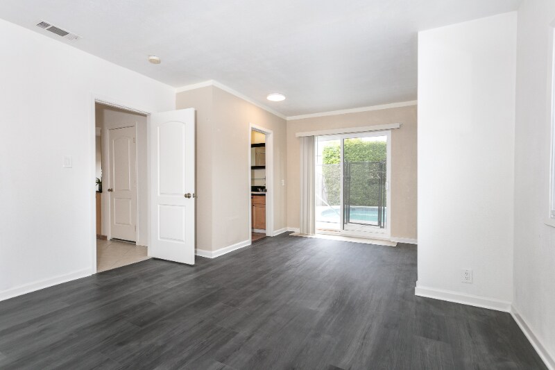 Building Photo - 326 N Naomi St