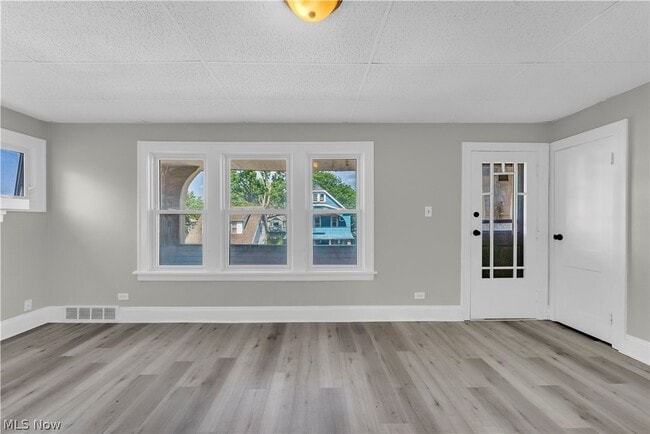 Building Photo - 2133 W 98th St