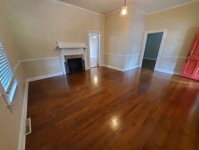 Building Photo - 109 S Rose Ave
