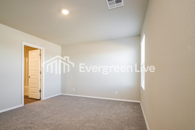 Building Photo - 1002 W Lawton Rd