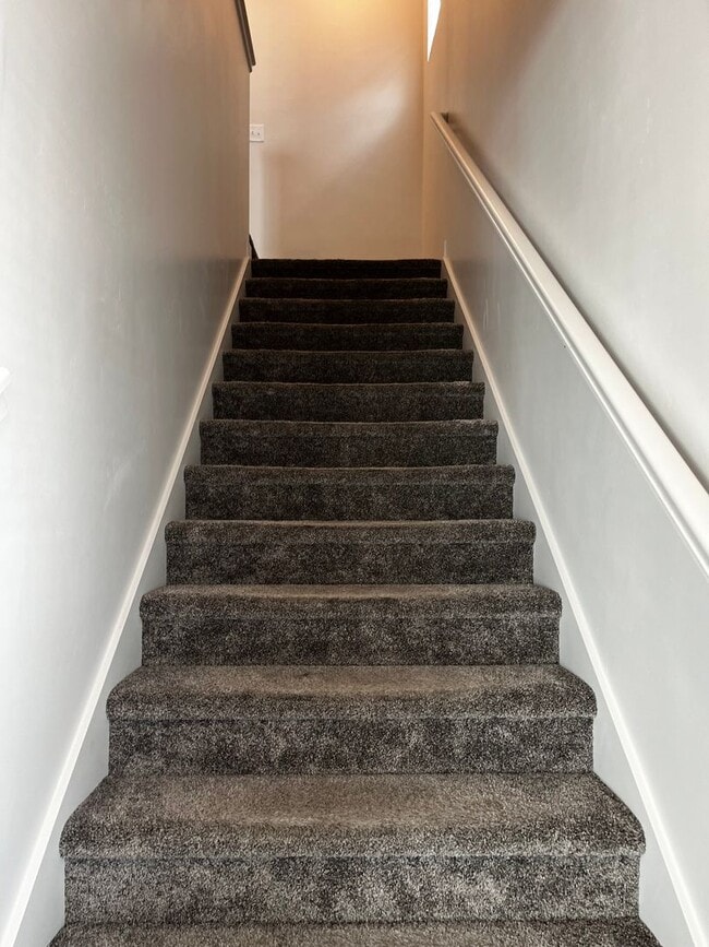 Building Photo - Absolutely STUNNING Townhome!!!