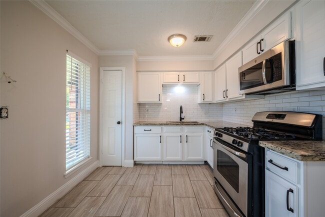 Building Photo - 16250 Camino Del Sol Dr