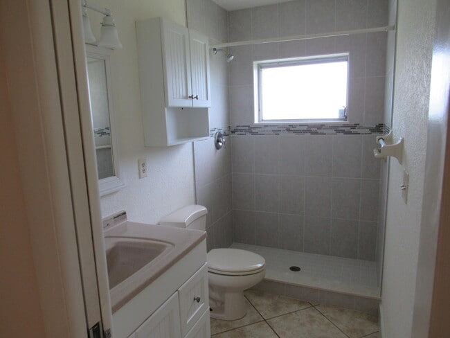 Building Photo - 2679 Emory Dr E