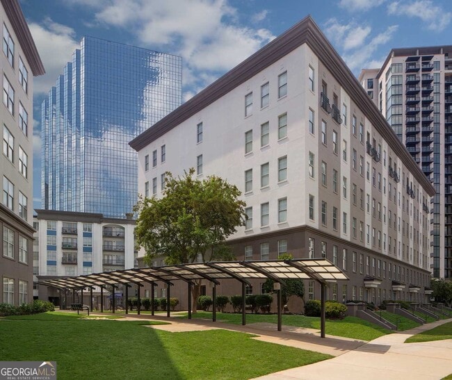 Building Photo - 960 East Paces Ferry Rd NE