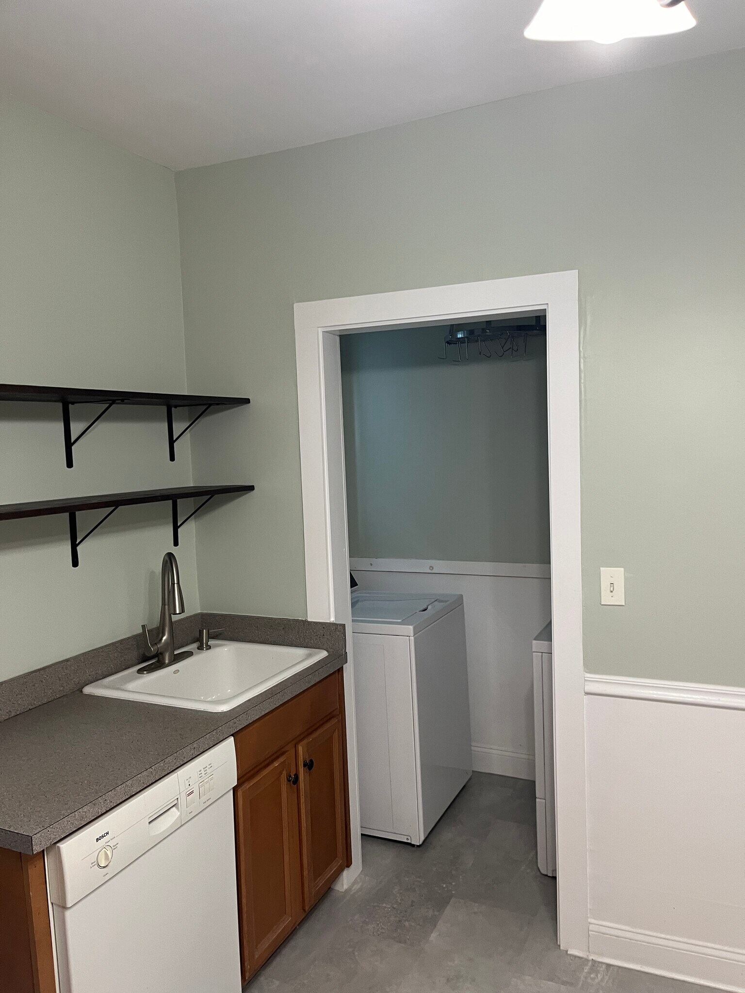kitchen & pantry - 69 Calumet St