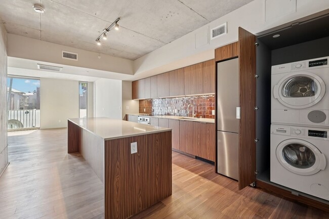 Building Photo - Kaya