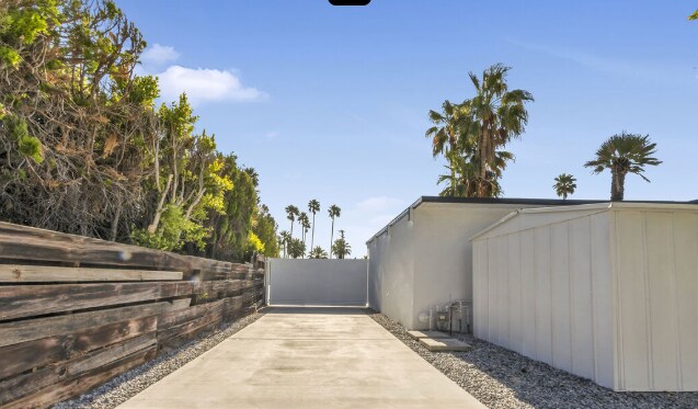 Building Photo - 547 N Farrell Dr