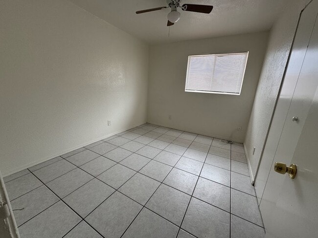 Building Photo - 5502 W Catalina Dr