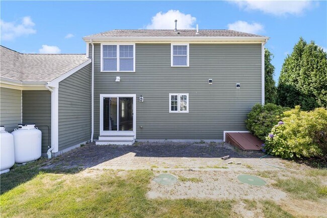 Building Photo - 18 Vanderbilt Ln