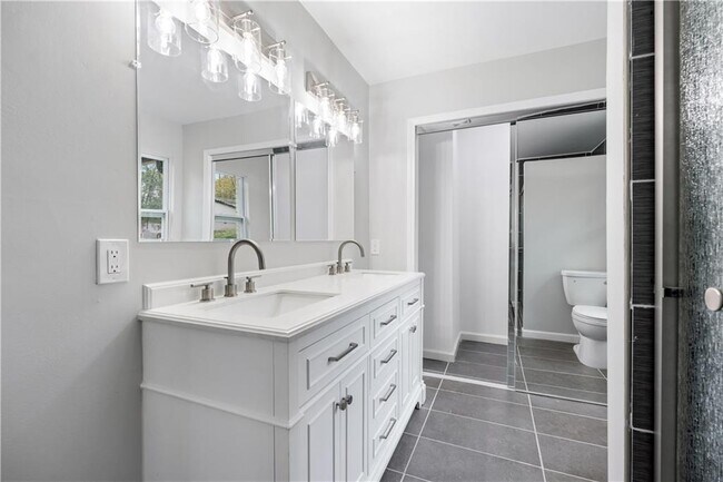 Building Photo - 1357 Plaza Ave SW